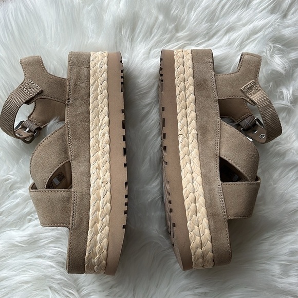 🆕 UGG Womens Aubrey Ankle Strap
Platform Sandal Shoes Sand Color Size 9.5 - Picture 6 of 15